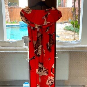 PrettyLittleThing Off-Shoulder Maxi Dress – Size 8